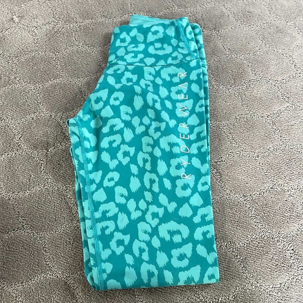 Ryderwear Green leopard print leggings with scrunch bum